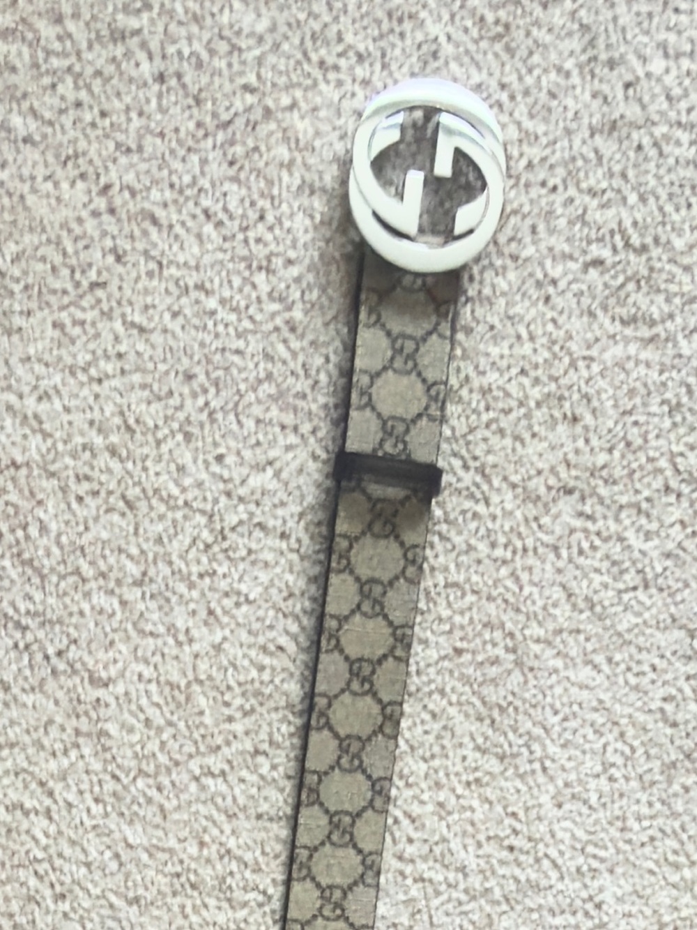 Gucci Black Leather Belt with Subtle Stitching